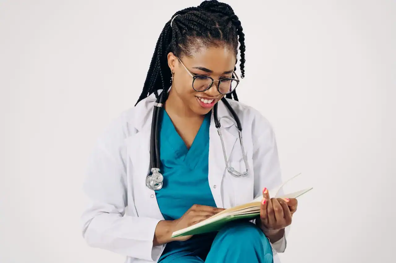 Médecin hospitalier étudiant le cadre réglementaire du cumul d'activité libérale en centre de soins non programmés — article L6152-4 Code de la santé publique
